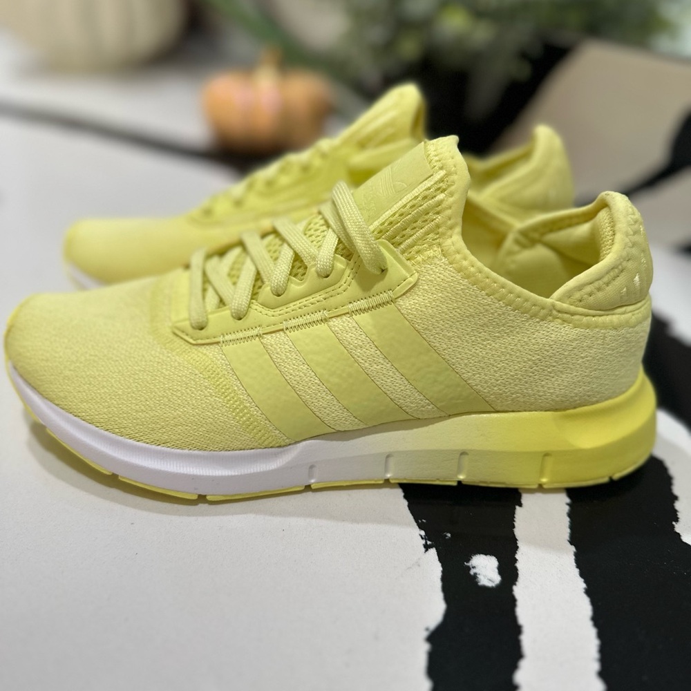 ADIDAS WOMEN’S SWIFT RUN 1.0 - Picture 4 of 8